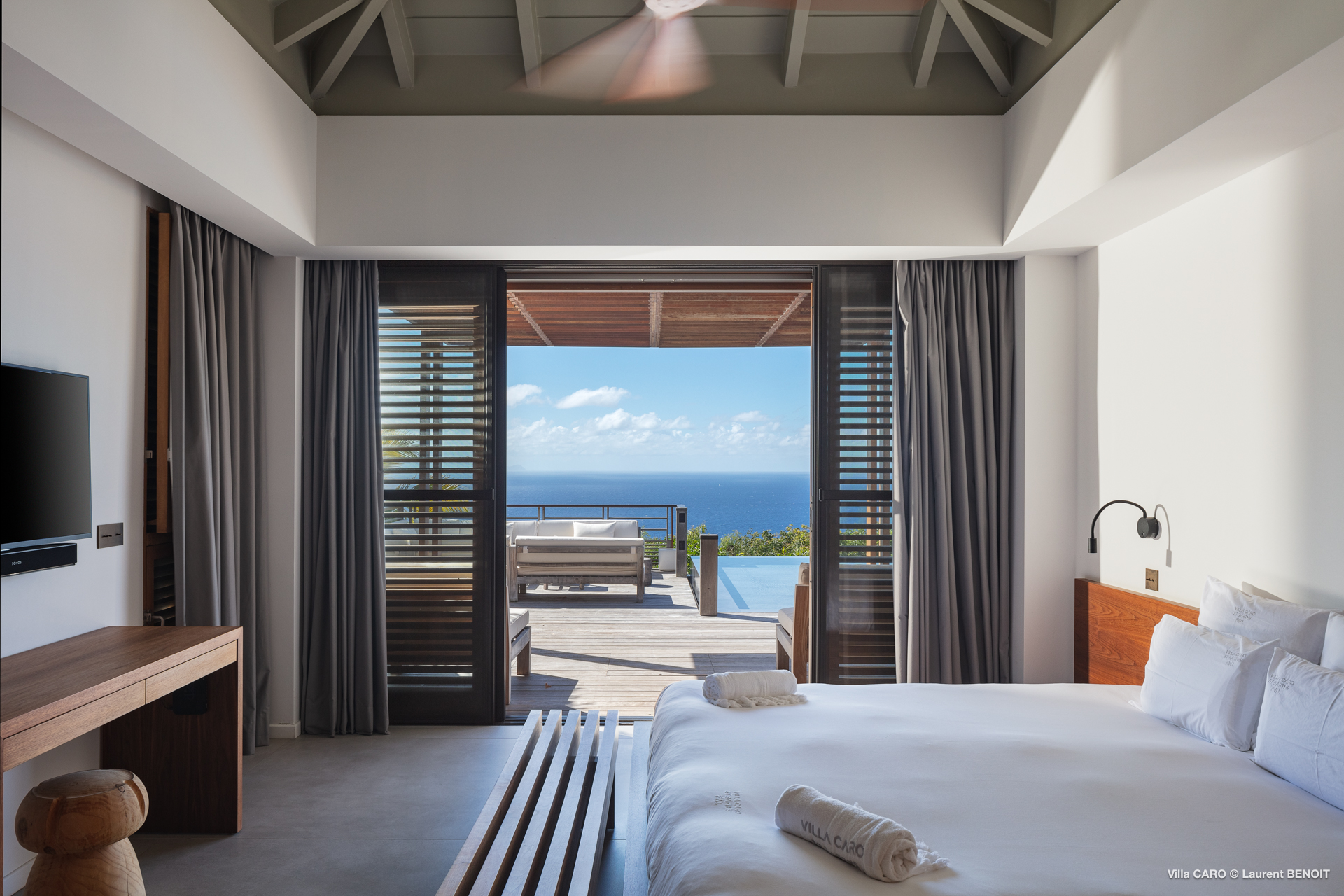 Villa Caro bedroom with ocean view