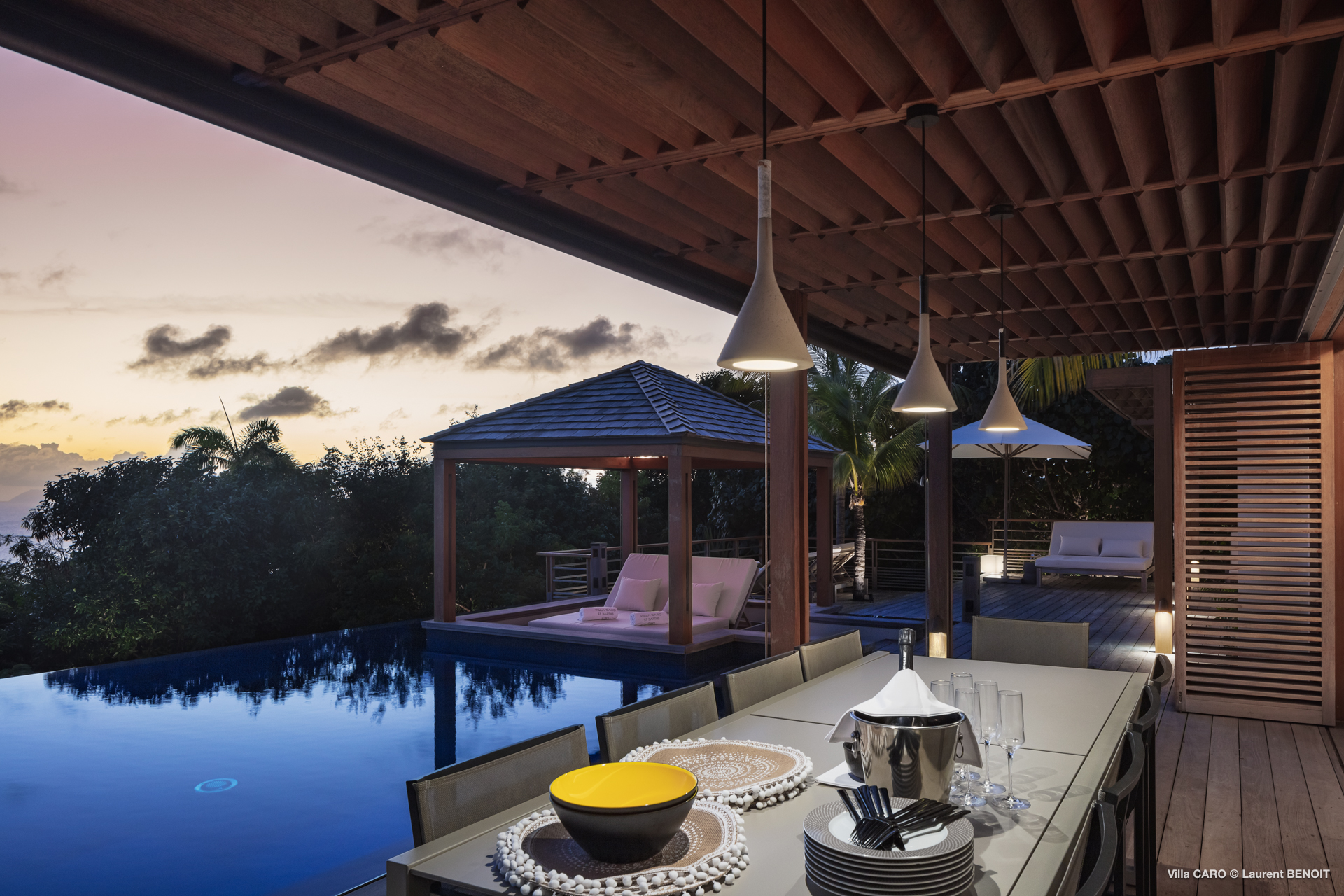 Villa Caro outdoor dining at dusk